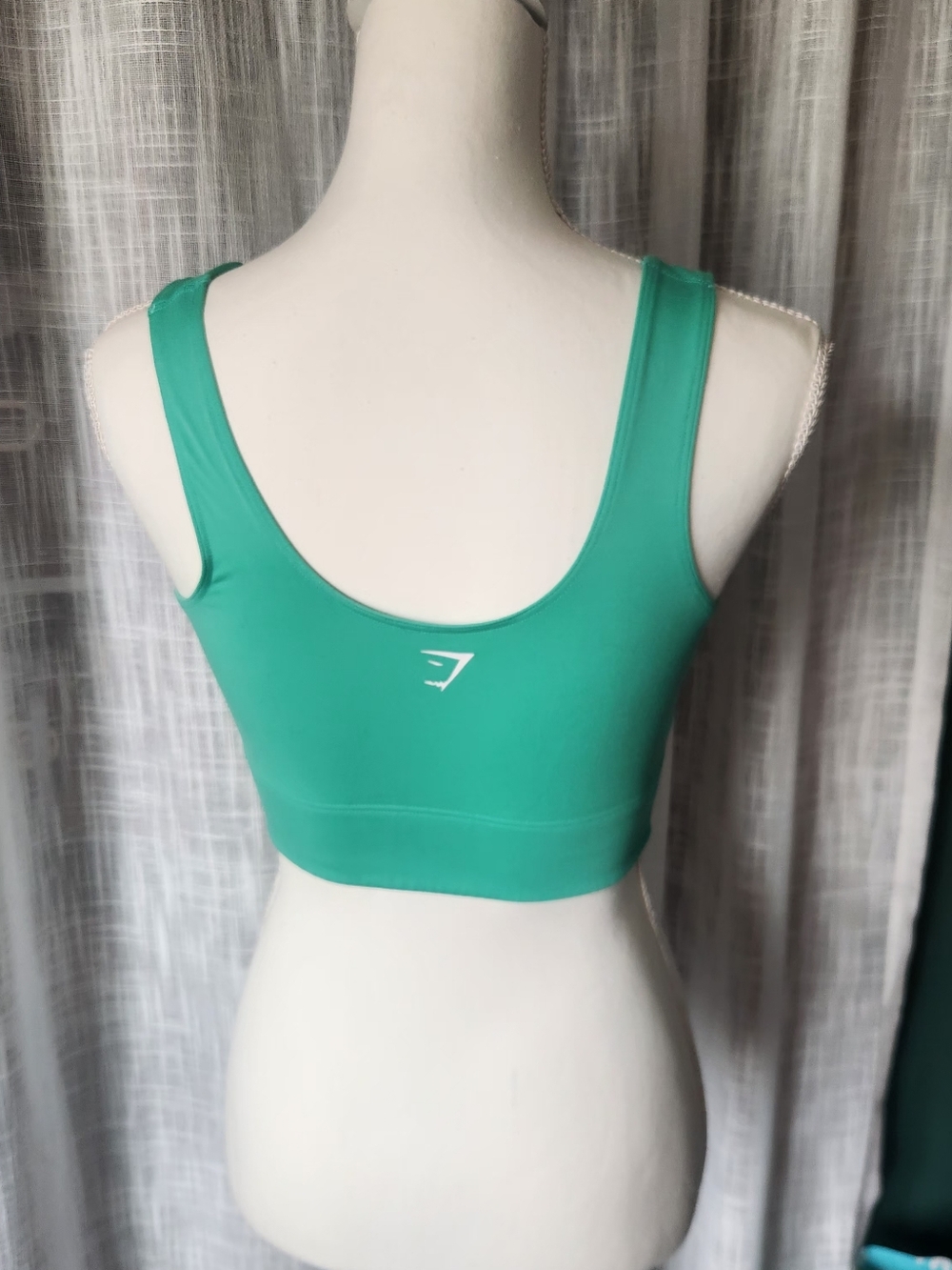 2 Gymshark Green Athletic Scoop-Back Crop Sports Bras